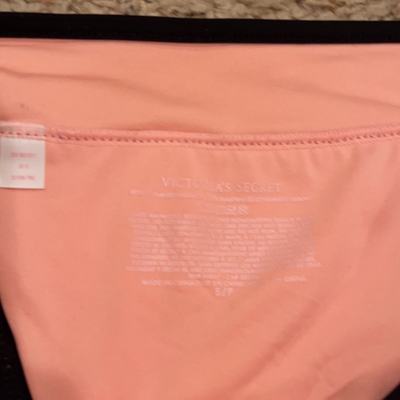 Victoria’s Secret bikini - Picture 7 of 7